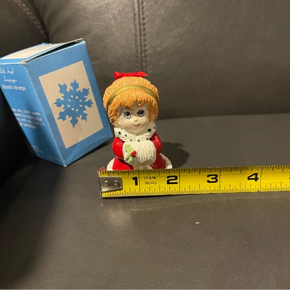 Little angel lamp topper just screws on top of lamp. Or table decor - Picture 4 of 4